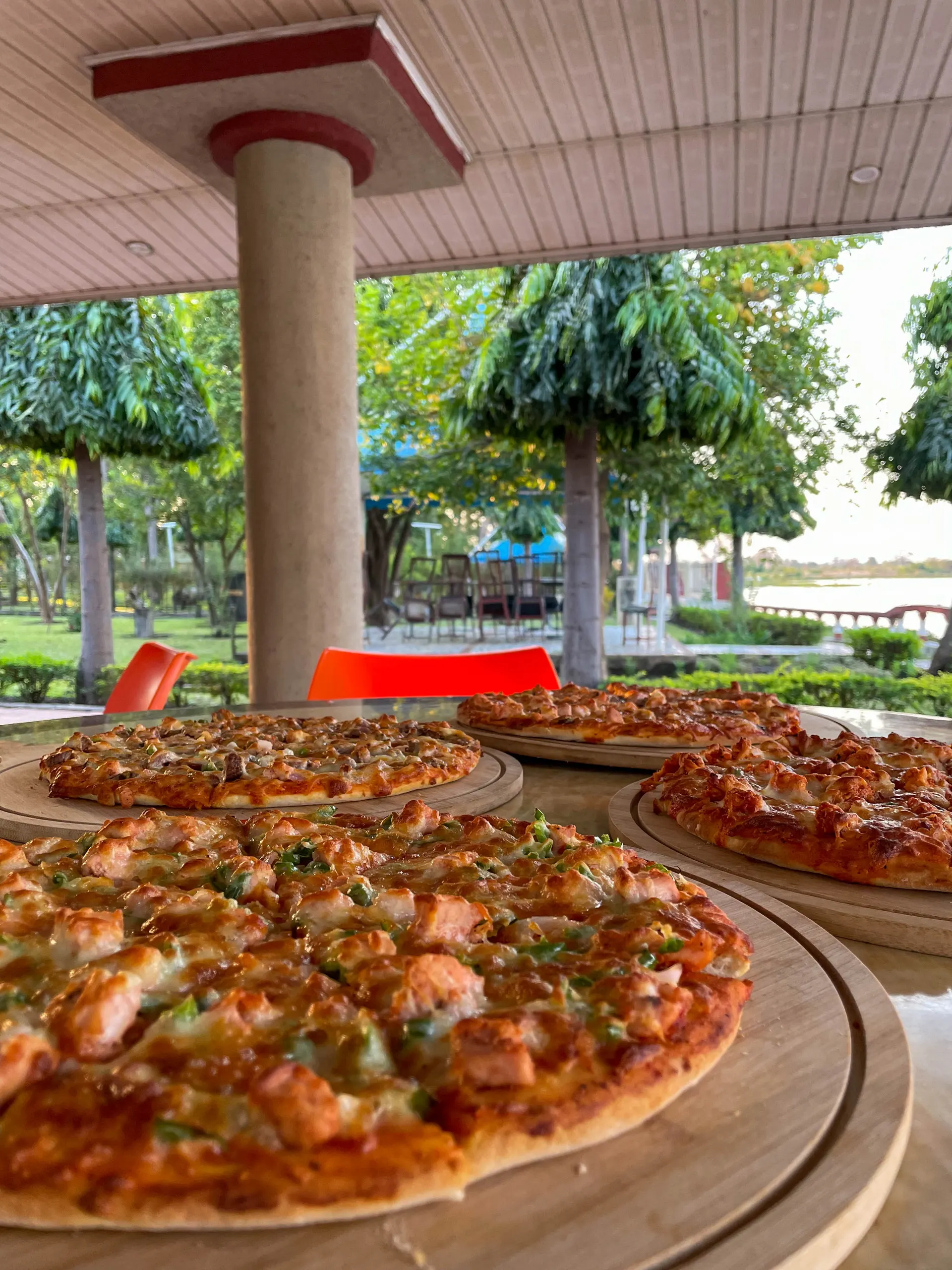 4 pizzas