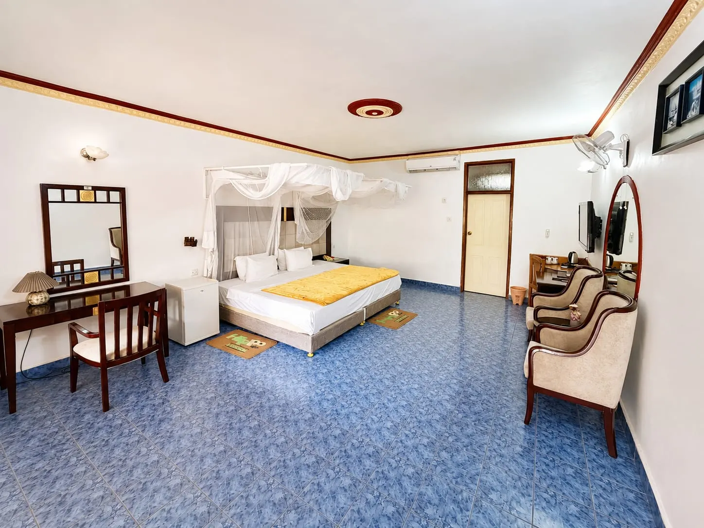 outside-view-of-2-rooms-with-chairs-outside